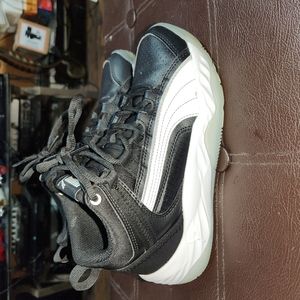 Boys puma sneakers size 5.5